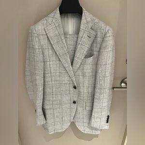 Lazio single breasted Suitsupply linen suit size 36R.